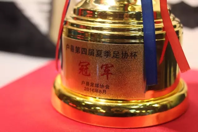 阔别三个赛季 沙尔克04重返德甲2026-05-04 09:46:34